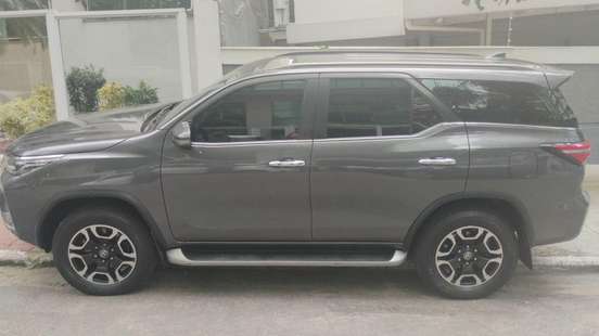 TOYOTA-HILUX SW4-2023