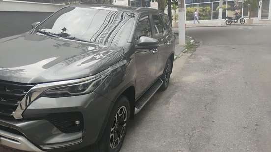 TOYOTA-HILUX SW4-2023