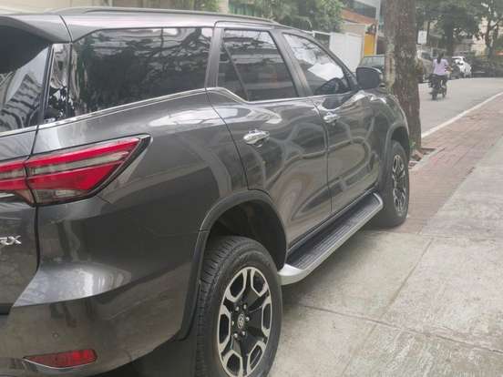 TOYOTA-HILUX SW4-2.8 D-4D TURBO DIESEL SRX 7L 4X4 AUTOMÁTICO TOYOTA-HILUX SW4-2023
