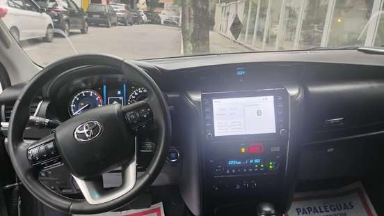 TOYOTA-HILUX SW4-2023