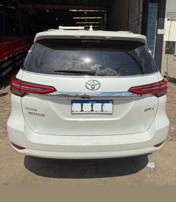 TOYOTA-HILUX SW4-2023