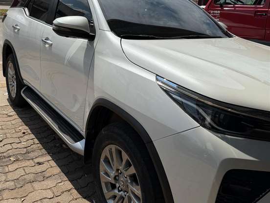TOYOTA-HILUX SW4-2.8 D-4D TURBO DIESEL SRX 7L 4X4 AUTOMÁTICO TOYOTA-HILUX SW4-2023