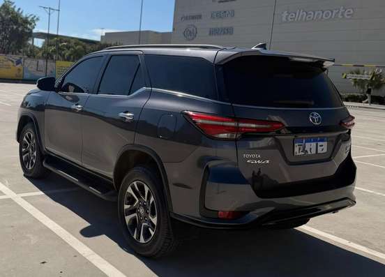 TOYOTA-HILUX SW4-2025