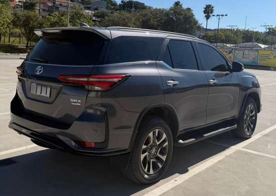 TOYOTA-HILUX SW4-2025