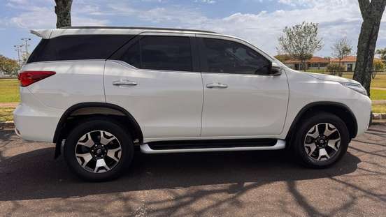 TOYOTA-HILUX SW4-2020