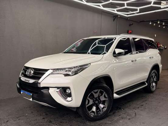 TOYOTA-HILUX SW4-2.8 SRX DIAMOND 4X4 7 LUGARES 16V TURBO INTERCOOLER DIESEL 4P AUTOMÁTICO TOYOTA-HILUX SW4-2020