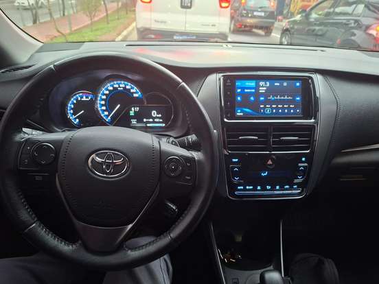 TOYOTA-YARIS-2023