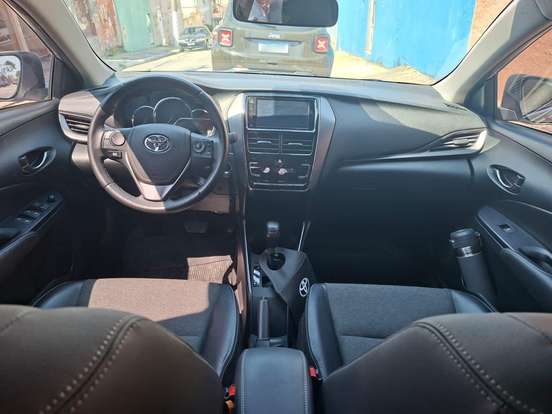 TOYOTA-YARIS-2023