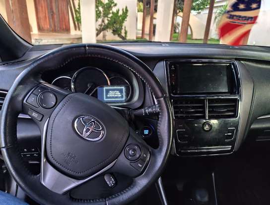 TOYOTA-YARIS-2022