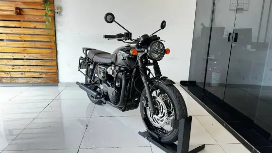 TRIUMPH BONNEVILLE T120 BLACK 1200 