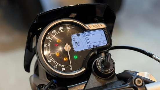TRIUMPH-TRACKER 400-2026