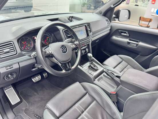 VOLKSWAGEN-AMAROK-2025