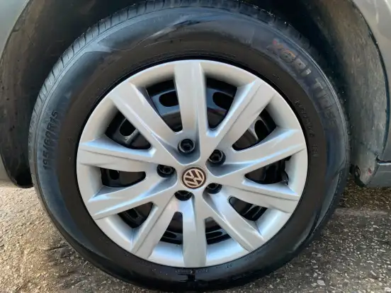 VOLKSWAGEN-FOX-2013