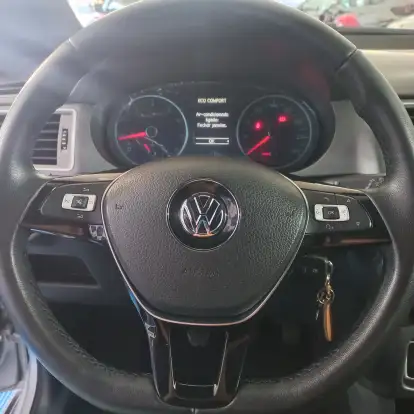 VOLKSWAGEN-FOX-2018