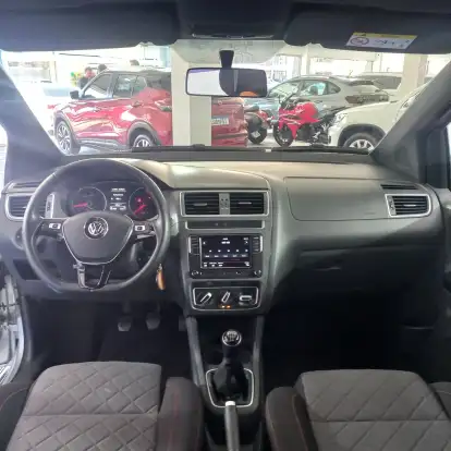 VOLKSWAGEN-FOX-2018