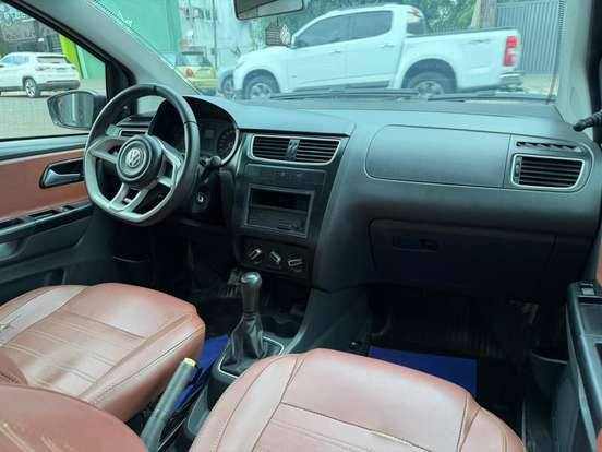 VOLKSWAGEN-FOX-2012