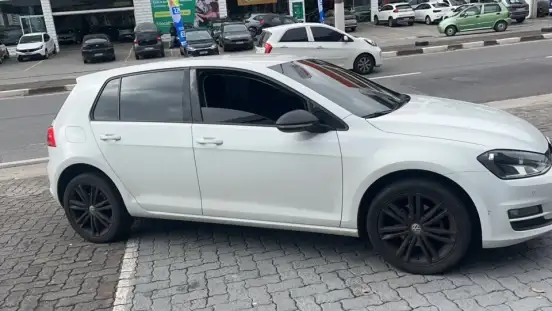 VOLKSWAGEN-GOLF-2017