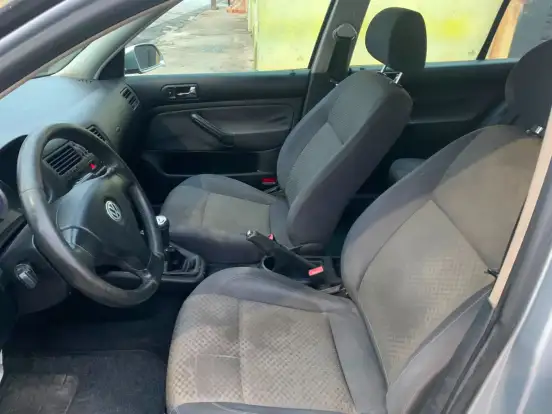 VOLKSWAGEN-GOLF-2011