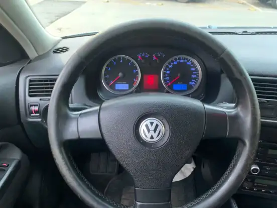 VOLKSWAGEN-GOLF-2011