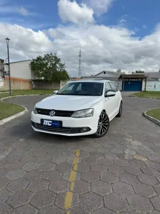 VOLKSWAGEN JETTA 2.0 COMFORTLINE FLEX 4P TIPTRONIC