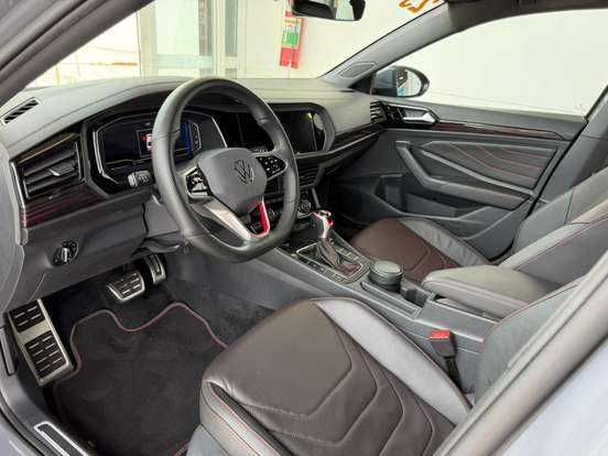 VOLKSWAGEN-JETTA-2023
