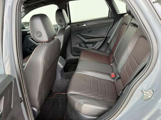 VOLKSWAGEN-JETTA-2023
