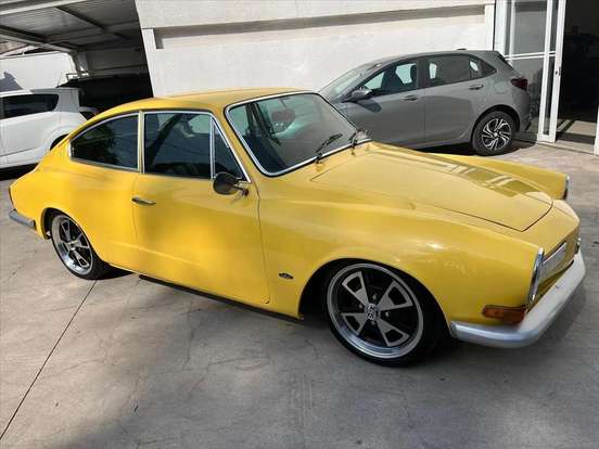 VOLKSWAGEN-KARMANN-GHIA-1974