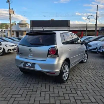 VOLKSWAGEN-POLO-2013