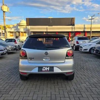 VOLKSWAGEN-POLO-2013