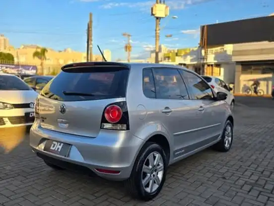 VOLKSWAGEN-POLO-1.6 MI SPORTLINE 8V FLEX 4P AUTOMATIZADO VOLKSWAGEN-POLO-2013