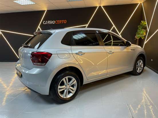 VOLKSWAGEN-POLO-2017