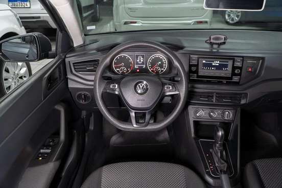 VOLKSWAGEN-POLO-2019
