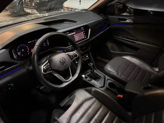 VOLKSWAGEN-TAOS-2023