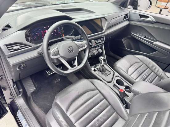 VOLKSWAGEN-TAOS-2022