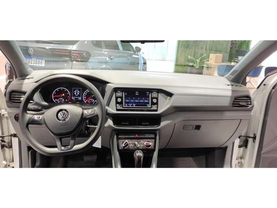 VOLKSWAGEN-T-CROSS-2020