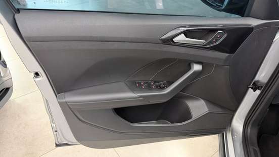 VOLKSWAGEN-T-CROSS-2024