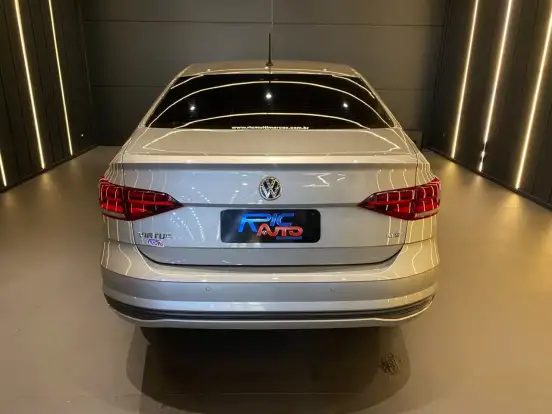 VOLKSWAGEN-VIRTUS-2021