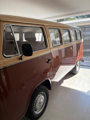 VOLKSWAGEN KOMBI 1.6 LUXO 8V GASOLINA 3P MANUAL