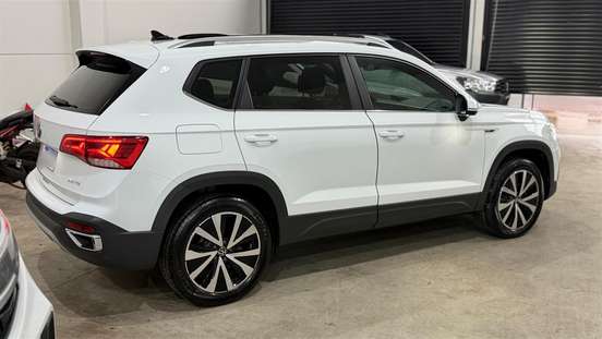 VOLKSWAGEN-TAOS-2021