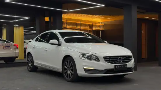 VOLVO-S60-2.0 T5 MOMENTUM 16V TURBO GASOLINA 4P AUTOMÁTICO VOLVO-S60-2015