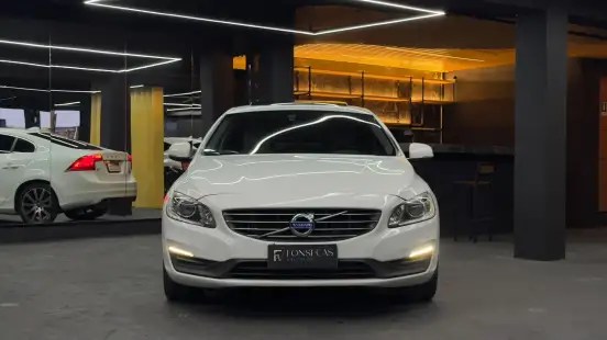 VOLVO-S60-2.0 T5 MOMENTUM 16V TURBO GASOLINA 4P AUTOMÁTICO VOLVO-S60-2015