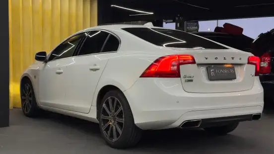 VOLVO-S60-2.0 T5 MOMENTUM 16V TURBO GASOLINA 4P AUTOMÁTICO VOLVO-S60-2015