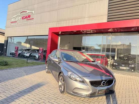 VOLVO-V40-2016