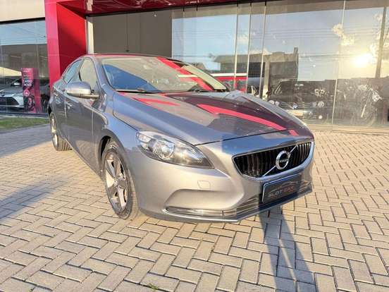 VOLVO-V40-2016