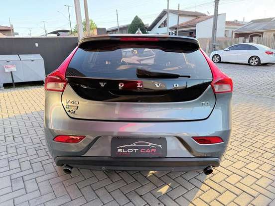 VOLVO-V40-2016