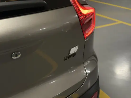 VOLVO-XC40-2021