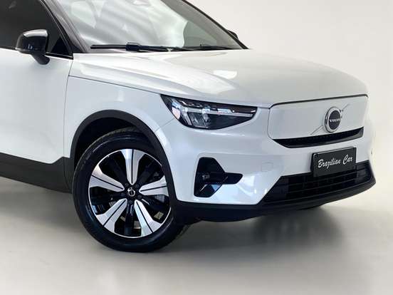 VOLVO-XC40-2022