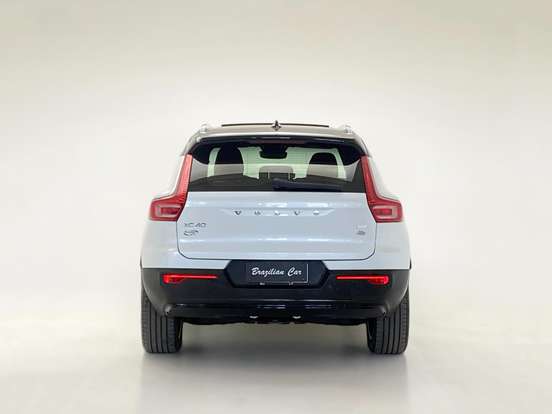 VOLVO-XC40-2022