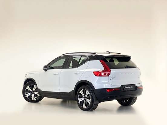 VOLVO-XC40-2022