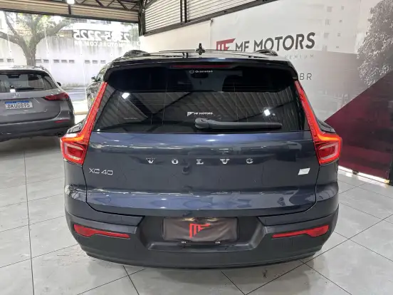 VOLVO-XC40-2021